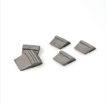 การแยกผงสไพร่ที่ผสมผสานกันการสวมผง Tungsten Carbide Tile สําหรับเซ็นทริบูเกอร์ decanter
