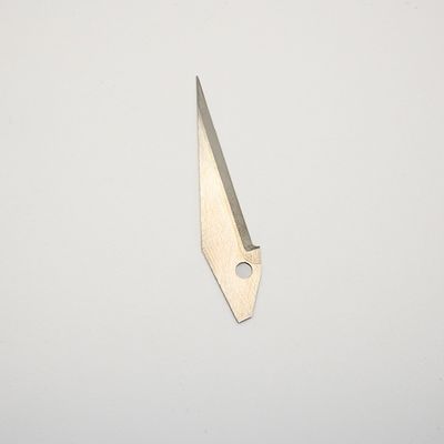 ใบมีดตำแหน่งรูเดียวรูปสามเหลี่ยมโลหะผสมทังสเตนคาร์ไบด์แบบมีซีเมนต์สำหรับเครื่องจักรตัดฟิล์มผ้า