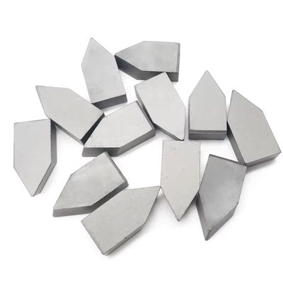 ปรับปรุงความทนทานการใช้งานสูง Tungsten Carbide Brazed Tips กับ YG6 YG6X YG8 สารสกัดสําหรับการผลิตเครื่องมือ