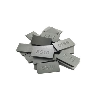 สูตรที่กําหนดเอง YG8 สับสนธิ Tungsten Carbide ทิปสับสนธิด้วยความหนาแน่น 14.75 g / cm3 ความแข็ง 90.0 HRA และ TRS 3200 Mpa